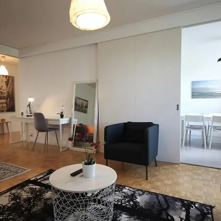 Spacious For 6 아파트
